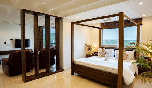 Casa Vista with Living Room and Balcony