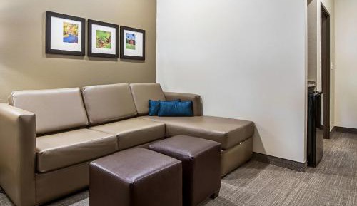 Queen Suite with Two Queen Beds - Non-Smoking
