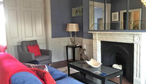 Deluxe One-Bedroom Apartment with Balcony 