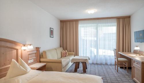 Deluxe One-Bedroom Apartment