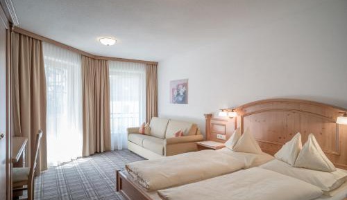 Deluxe Two-Bedroom Apartment
