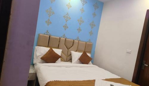Deluxe Double Room (2 Adults + 1 Child)