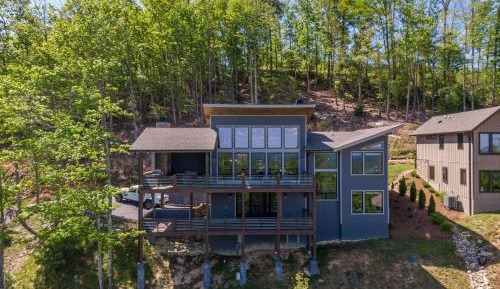 Three-Bedroom Vacation Home 