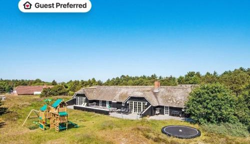 Nine-Bedroom Holiday Home