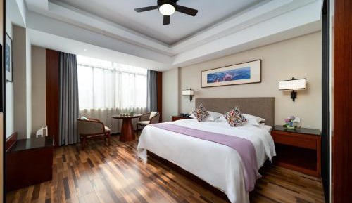 Deluxe Queen Room