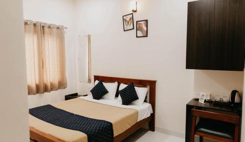 Deluxe Double Room (2 Adults + 1 Child)
