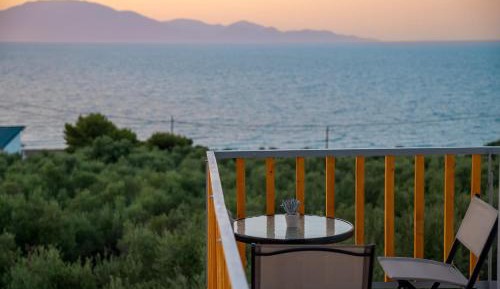 One-Bedroom Apartment with Sea View
