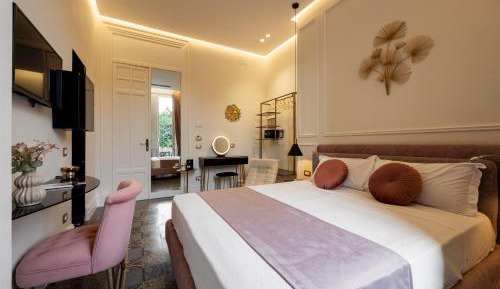 Queen Suite with Spa Bath