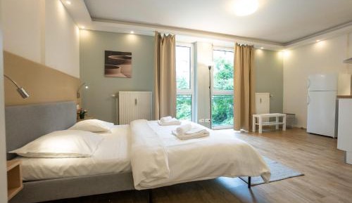 Studio Apartment with Queen Bed