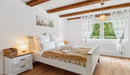 Two-Bedroom Apartment with Mountain View