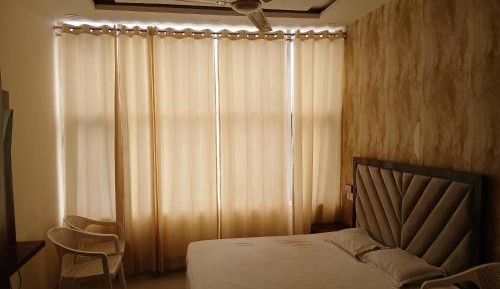 Deluxe Room (2 Adults + 1 Child)