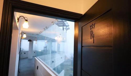 Deluxe Family Suite