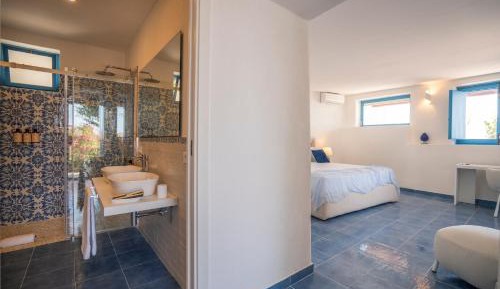 Deluxe Suite with Spa Bath