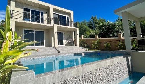 Apartment with Pool View 