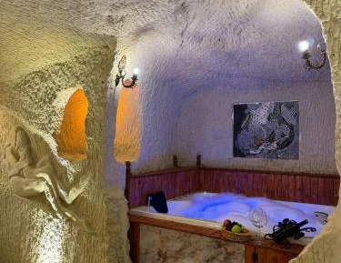 Queen Room with Spa Bath