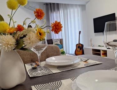 Deluxe One-Bedroom Apartment