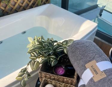 King Suite with Spa Bath