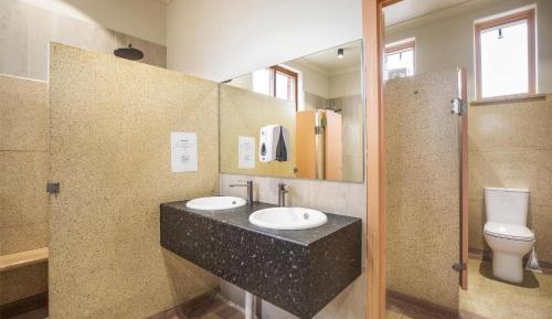 Studio Queen with shared bathroom facilities