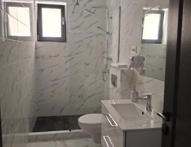 Deluxe Room (2 Adults + 1 Child)