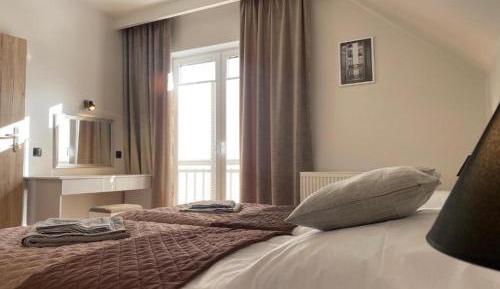 Three-Bedroom Apartment with Mountain View