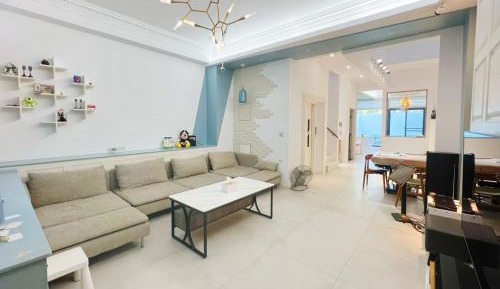 Five-Bedroom Apartment