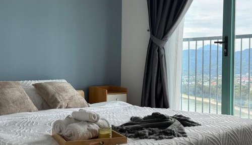 One-Bedroom Apartment with Balcony and Sea View