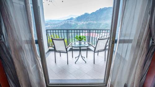 Twin Room with Balcony