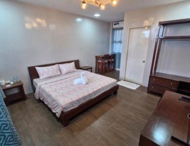 Deluxe King Suite