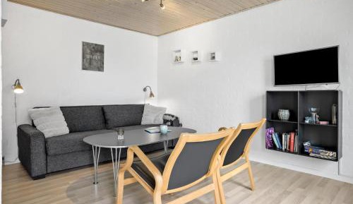 One-Bedroom Holiday Home