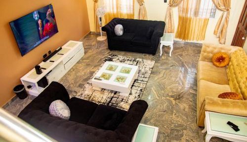 Four-Bedroom Deluxe Apartment