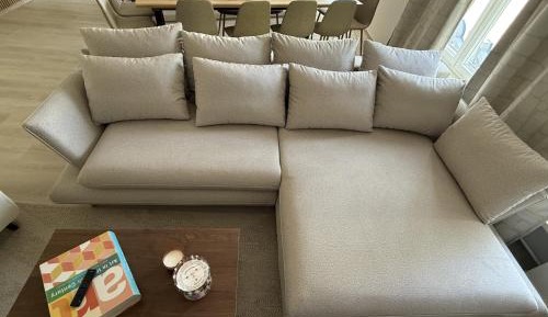 Five-Bedroom Deluxe Apartment
