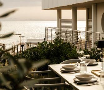 One-Bedroom Apartment with Sea View and Garden