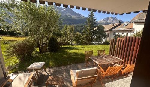 Apartment with Mountain View