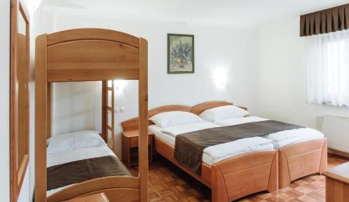 Quadruple Room with Private Bathroom