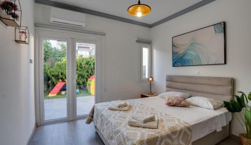 Apartment with Garden View