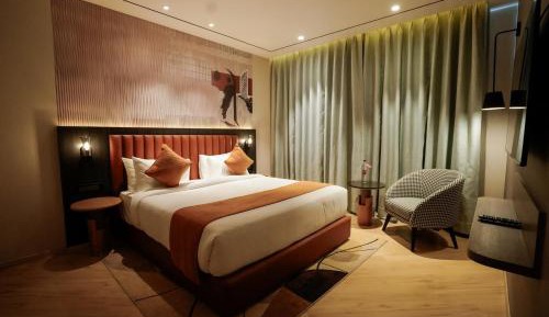 King Suite - Non-Smoking with Jacuzzi Bathtub