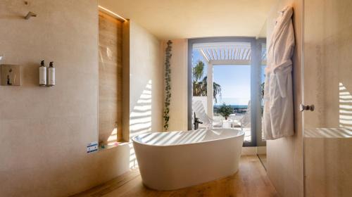 Deluxe Suite with Sea View
