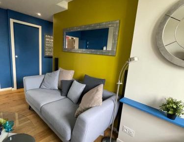 Deluxe One-Bedroom Apartment