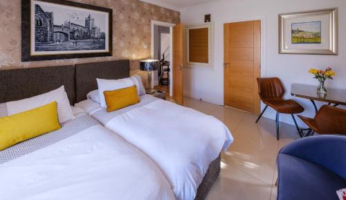 Twin Room with Private External Bathroom