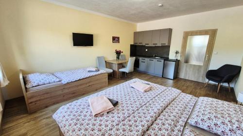 Deluxe King Suite