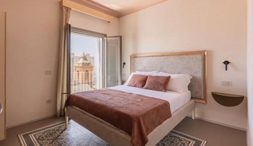 Deluxe Double Room with Balcony and Sea View