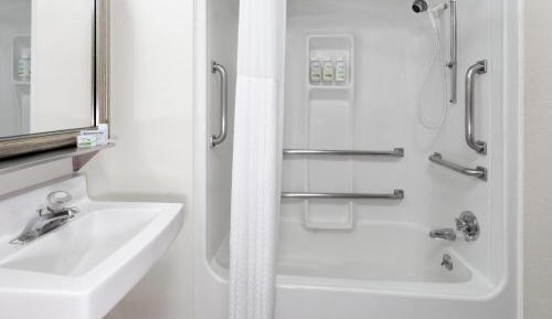 Queen Room - Disability Access/Non-Smoking