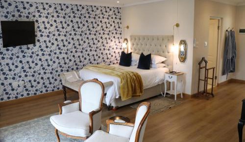 Deluxe Queen Room