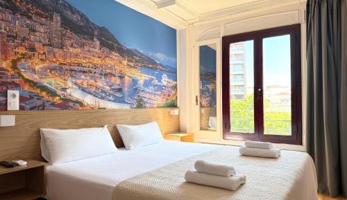 Deluxe Queen Room