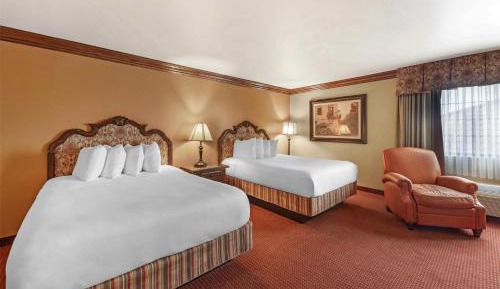 Queen Suite with Two Queen Beds