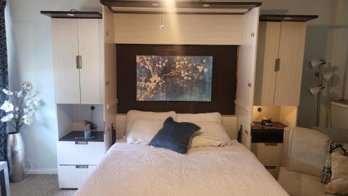 Studio Apartment with Queen Bed
