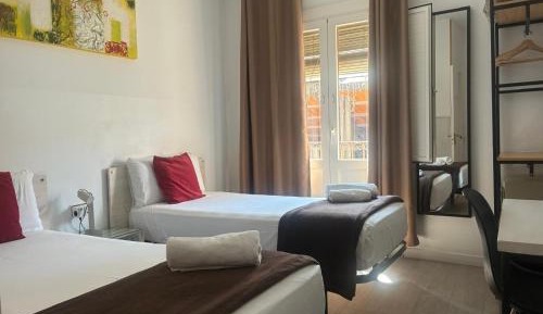 Twin Room with Shared Bathroom and Private Shower