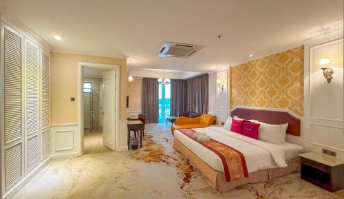 Deluxe King with Jacuzzi