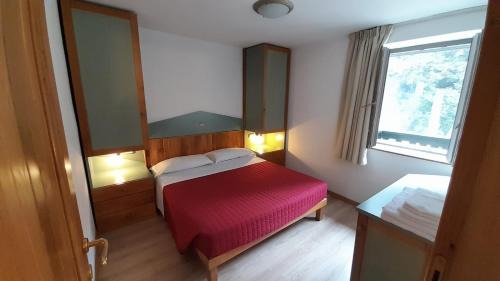 Apartment with Lake View