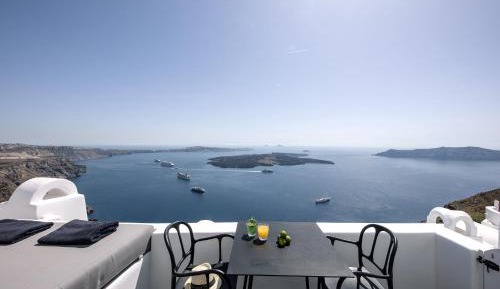 Zest Cave with hot tub & Caldera view